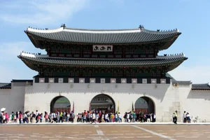 Exploring Gyeongbokgung Palace: Korea's Architectural Masterpiece - image 4
