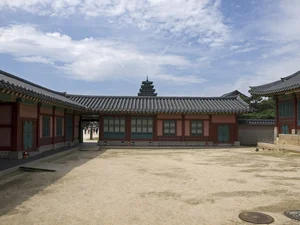 Exploring Gyeongbokgung Palace: Korea's Architectural Masterpiece - image 2
