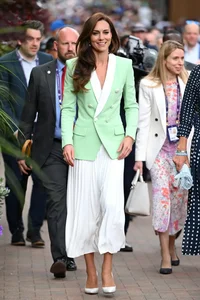The Classic Royal Dress Style That Flawlessly Flatters Every Body Type - image 3