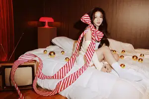 Kha Ngan's Stunning Visual Shines Bright, Embracing Christmas with Youthful, Dynamic Style. - image 2