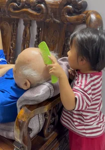 Social Media Trends: The Famous 'Smile' Girl and Heartwarming Viral News - image 4