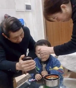 Social Media Trends: The Famous 'Smile' Girl and Heartwarming Viral News - image 16