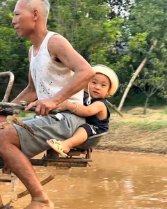 Social Media Trends: The Famous 'Smile' Girl and Heartwarming Viral News - image 19