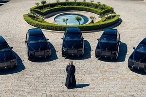 Inside the Rolls-Royce Cullinan Bespoke: A Mobile Art Gallery - image 11
