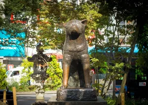 The Heartwarming Story Behind Tokyo Station's Famous Bronze Statue - image 6