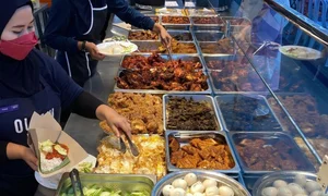 Top 9 Must-Visit Spots to Experience Authentic Nasi Lemak: Malaysia's National Culinary Treasure - image 3
