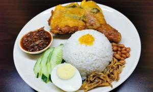 Top 9 Must-Visit Spots to Experience Authentic Nasi Lemak: Malaysia's National Culinary Treasure - image 6