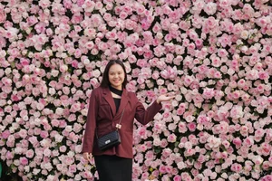 Northern Vietnam's Largest Flower Festival: 200 Tons of Blooms on Display - image 8