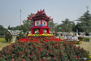 Northern Vietnam's Largest Flower Festival: 200 Tons of Blooms on Display - image 9