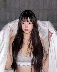 Rising Twitch Streamer Yolo Receives Temporary Ban After Wardrobe Malfunction - image 9