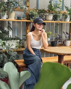 How Singer Pham Quynh Anh Stays Youthful at 40 with 4 Key Fashion Staples - image 4