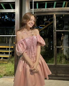 How Singer Pham Quynh Anh Stays Youthful at 40 with 4 Key Fashion Staples - image 0