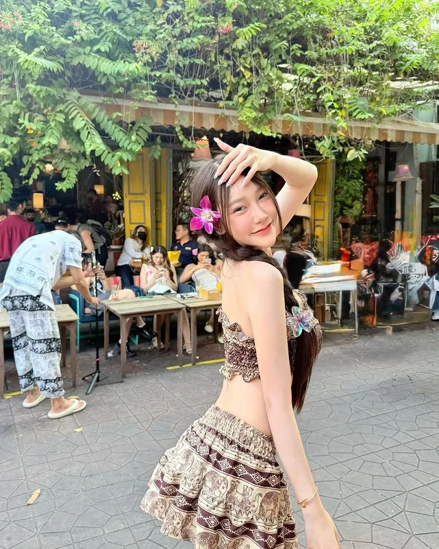 Viral Duct Tape Dress Trend: How This Million-Follower Influencer Redefined Creative Fashion