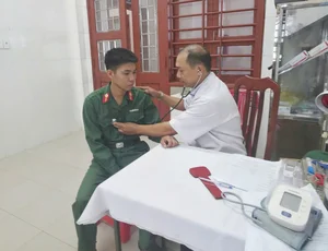 The Dedicated Doctor Protecting Health on Con Co Island: A Story of Sacrifice - image 3