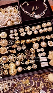 Celebrity Wedding Trends: Red Bridal Ao Dai and Exquisite Jewelry Choices - image 1