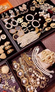 Celebrity Wedding Trends: Red Bridal Ao Dai and Exquisite Jewelry Choices - image 7