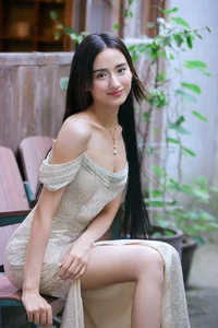 The Captivating Beauty of the 21-Year-Old Star from 'Ip Man' - image 6
