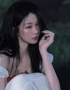 Jun Vu's New Photoshoot Goes Viral: Alluring Dewy Beauty with Cherry Tomatoes - image 6