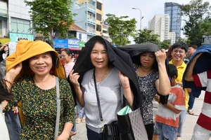 Massive Crowds Experience the New Ben Thanh Suoi Tien Metro Line - image 4