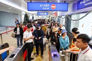 Massive Crowds Experience the New Ben Thanh Suoi Tien Metro Line - image 2