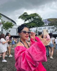 Vietnamese Celebrities Spend Big to Experience Taylor Swift's Eras Tour - image 2