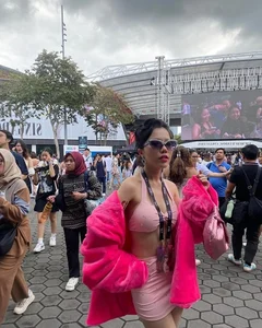 Vietnamese Celebrities Spend Big to Experience Taylor Swift's Eras Tour - image 4