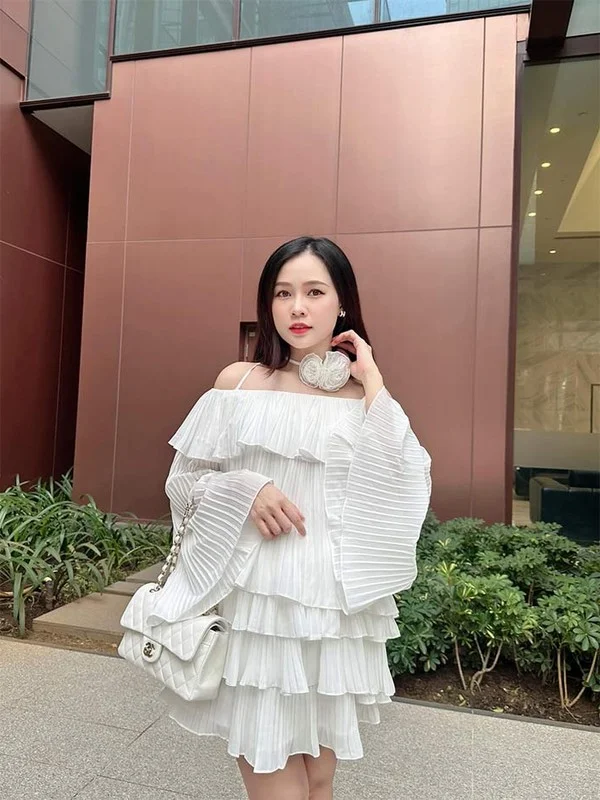 Chic Maternity Fashion Inspiration: How Sam Slays Her Pregnancy Style