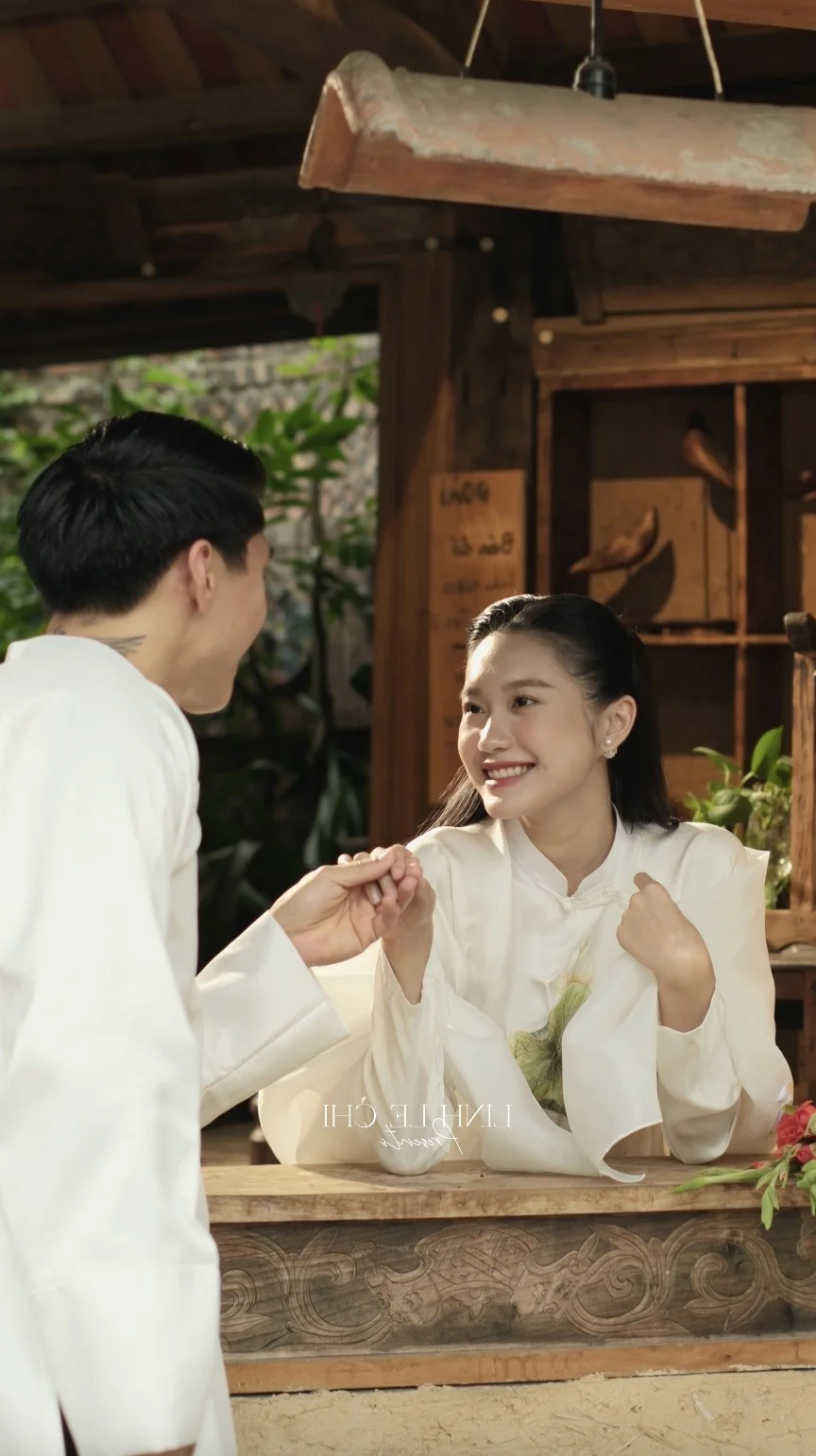 Stunning Wedding Photos of Footballer Doan Van Hau and Bride Doan Hai My
