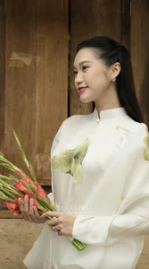 Stunning Wedding Photos of Footballer Doan Van Hau and Bride Doan Hai My - image 4