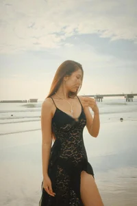 Chung Huyen Thanh's Summer Style: A Gallery of Confidence and Elegance - image 0