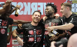 Xabi Alonso’s Legendary Beer Shower: Celebrating Bayer Leverkusen’s Bundesliga Win - image 3