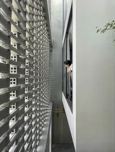 Stunning Green Tube House Architecture in the Heart of the Modern City - image 3