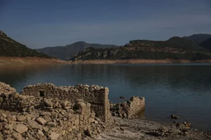 The Mystery of the Sunken Village Reemerging After 45 Years Underwater - image 2