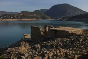 The Mystery of the Sunken Village Reemerging After 45 Years Underwater - image 12