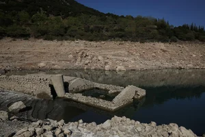 The Mystery of the Sunken Village Reemerging After 45 Years Underwater - image 9