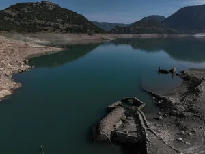 The Mystery of the Sunken Village Reemerging After 45 Years Underwater - image 6
