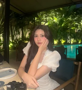 Stunning Poolside Birthday: Hạt Dẻ Celebrates in Style with Radiant Beauty - image 2