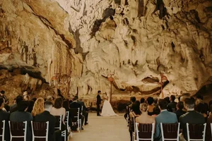 A Dream Underground: Vietnamese Groom and Western Bride Hold Unique Cave Wedding - image 4
