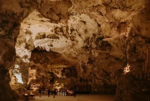 A Dream Underground: Vietnamese Groom and Western Bride Hold Unique Cave Wedding - image 3