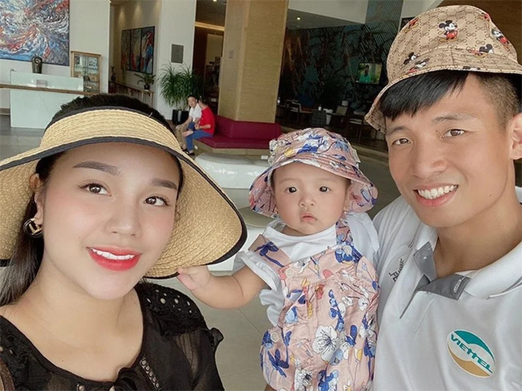 Bui Tien Dung Enjoys Quality Family Time Amidst Divorce Rumors