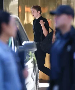 Barron Trump's Elegant Style: How the Youngest Trump Commands Attention Effortlessly - image 6