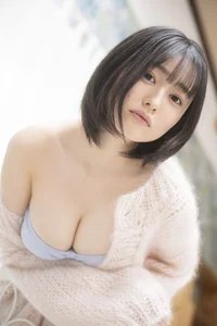 Elegant Miu Shirahama Pure White Digital Photo Book: Stunning Japanese Model Photography Collection from Manga Action - image 5