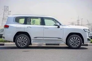 Toyota Land Cruiser Hybrid Set for Vietnam Launch with Premium Price Tag - image 9