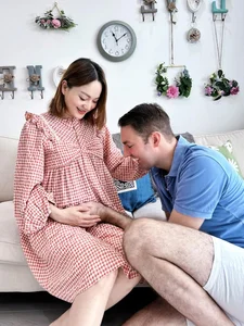Actress Lan Phuong Celebrates Second Pregnancy with Tall Husband David Duffy at Age 40 - image 2