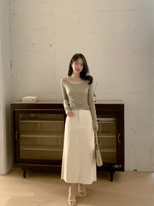 4 Essential White Fashion Pieces for a Chic, Youthful Summer Wardrobe: The Ultimate Minimalist Style Guide - image 8