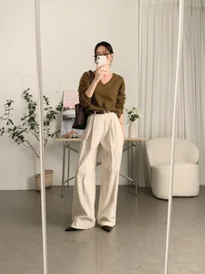 4 Essential White Fashion Pieces for a Chic, Youthful Summer Wardrobe: The Ultimate Minimalist Style Guide - image 7