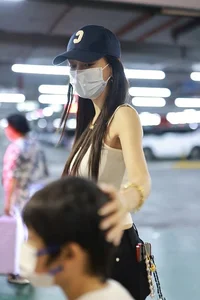 Angelababy Spotted in Candid Photos with Her Son Little Sponge - image 5