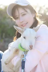 Kana Nakada's Radiant Charm: FRIDAY Digital Photo Book Soleil – Capturing Natural Beauty. - image 5