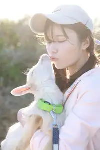 Kana Nakada's Radiant Charm: FRIDAY Digital Photo Book Soleil – Capturing Natural Beauty. - image 2
