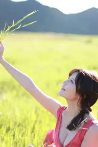 Kana Nakada's Radiant Charm: FRIDAY Digital Photo Book Soleil – Capturing Natural Beauty. - image 7